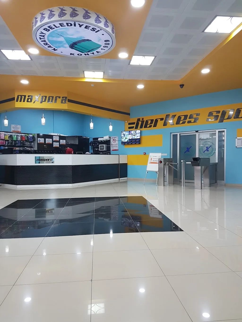Maxpora Yüzme Havuzu — Yüzme Havuzları, Karatay · fotoğraf 1