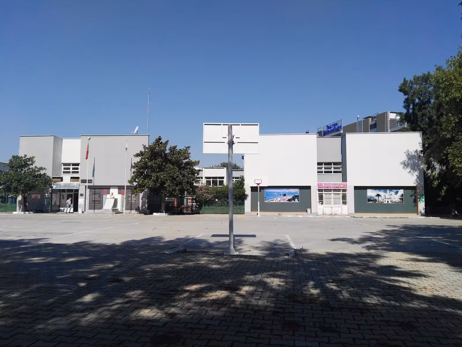 İzmir Bayraklı Şehit Polis Fethi Sekin İlkokulu - görsel 2