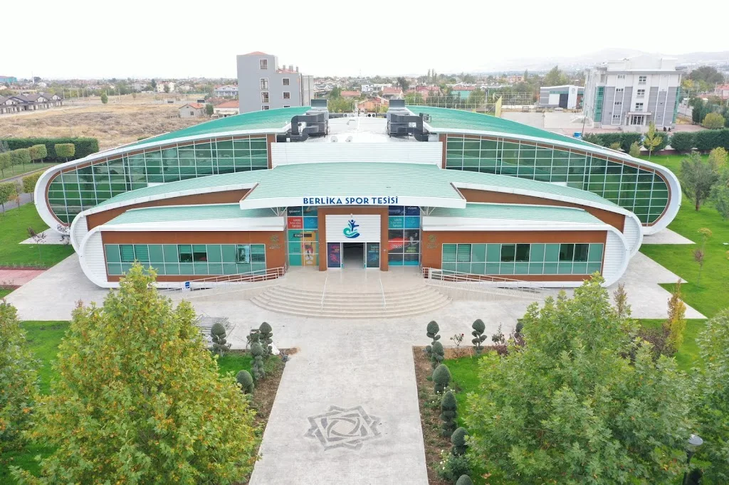Berlika Spor Tesisi - Meram Belediyesi — Yüzme Havuzları, Meram · fotoğraf 1