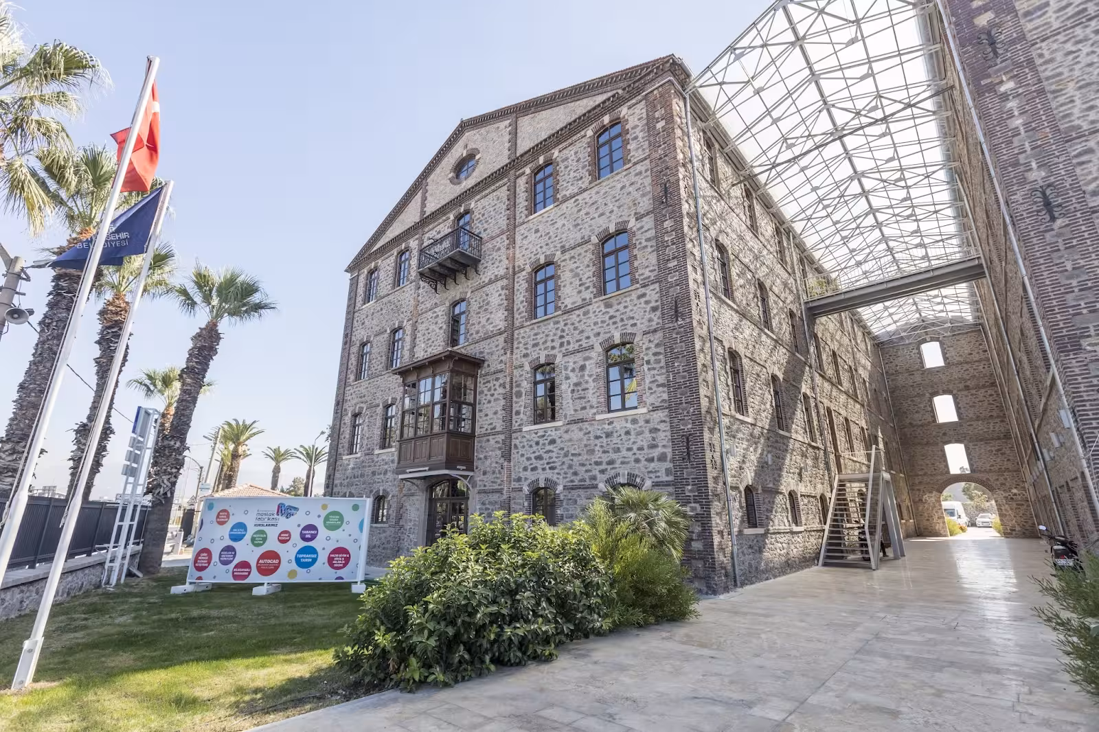 İzmir Büyükşehir Belediyesi Sosyal Projeler Dairesi Başkanlığı Meslek Fabrikası Şube Müdürlüğü - görsel 1