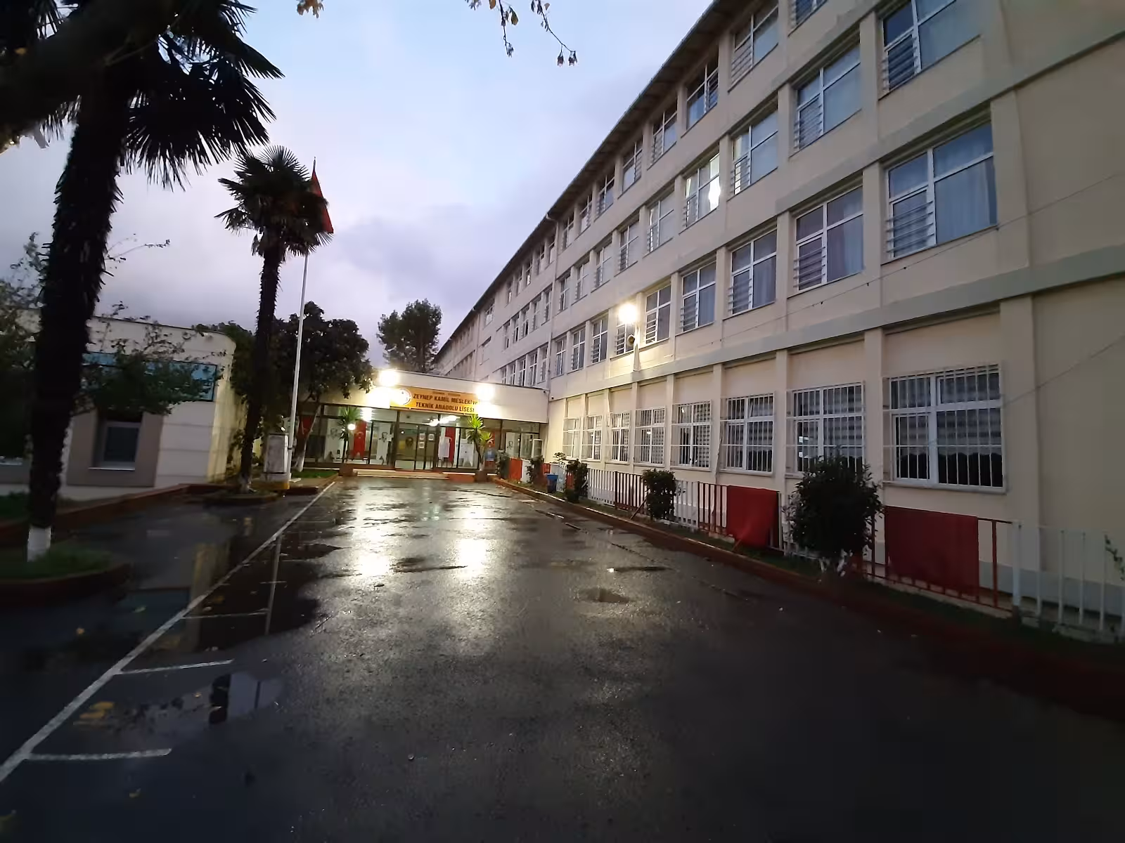 Üsküdar Zeynep Kamil Mesleki Ve Teknik Anadolu Lisesi - görsel 1