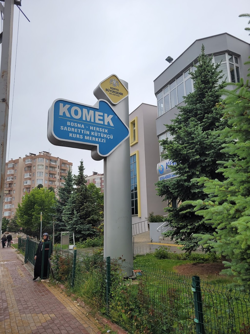 Komek Yüzme Havuzu