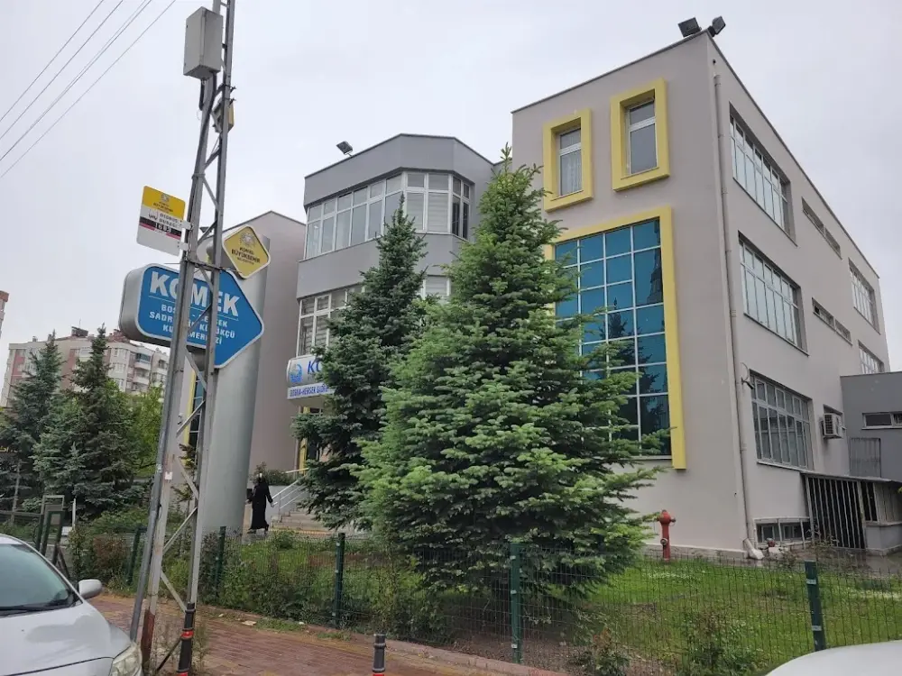Komek Yüzme Havuzu — Yüzme Havuzları, Selçuklu · fotoğraf 3