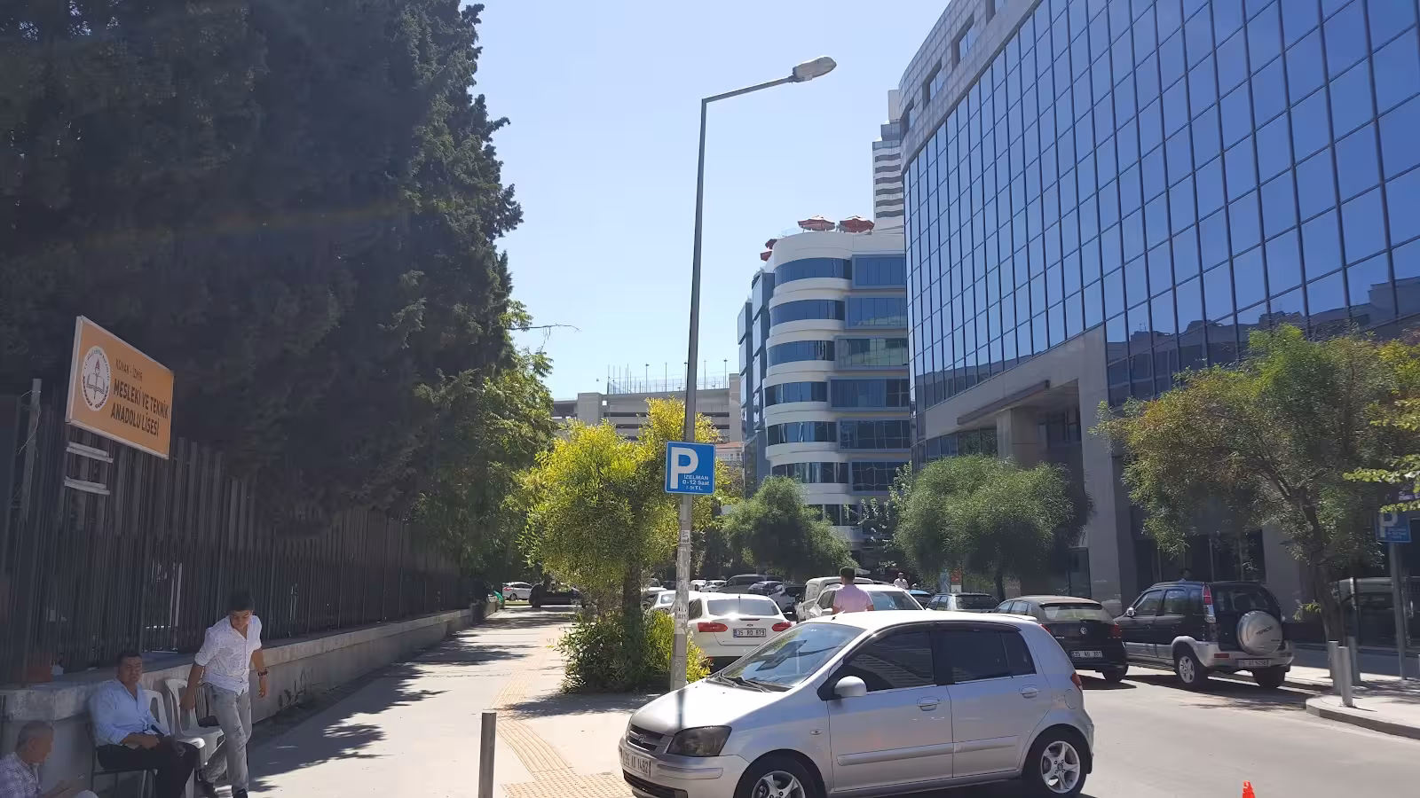 İzmir Dış Ticaret Mesleki ve Teknik Anadolu Lisesi - görsel 3