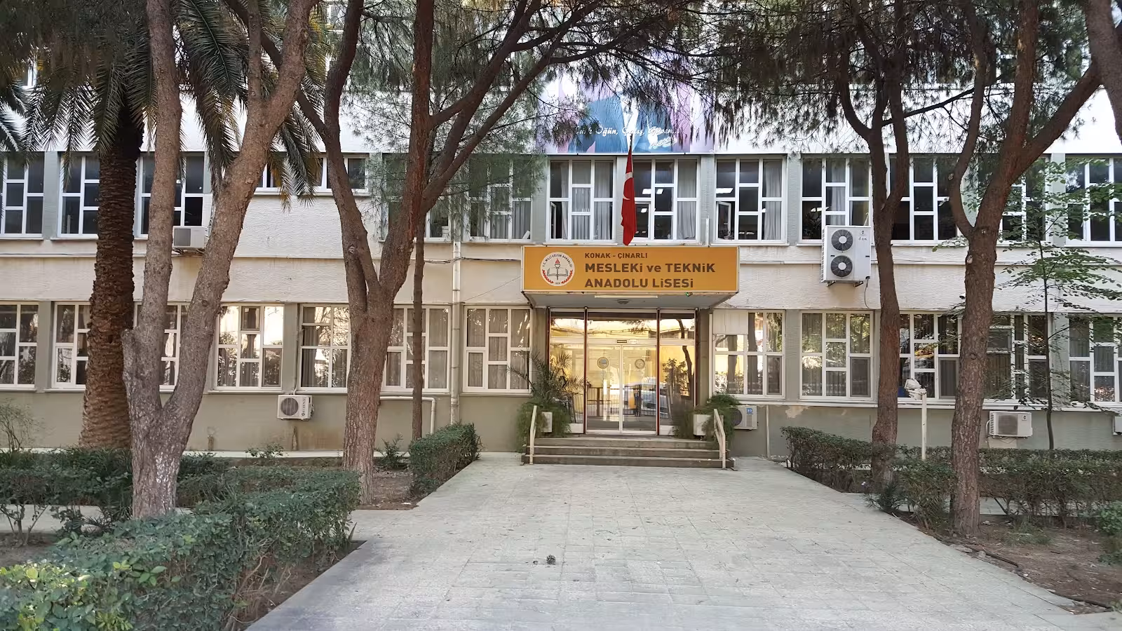 İzmir Konak Çınarlı Mesleki ve Teknik Anadolu Lisesi - görsel 4