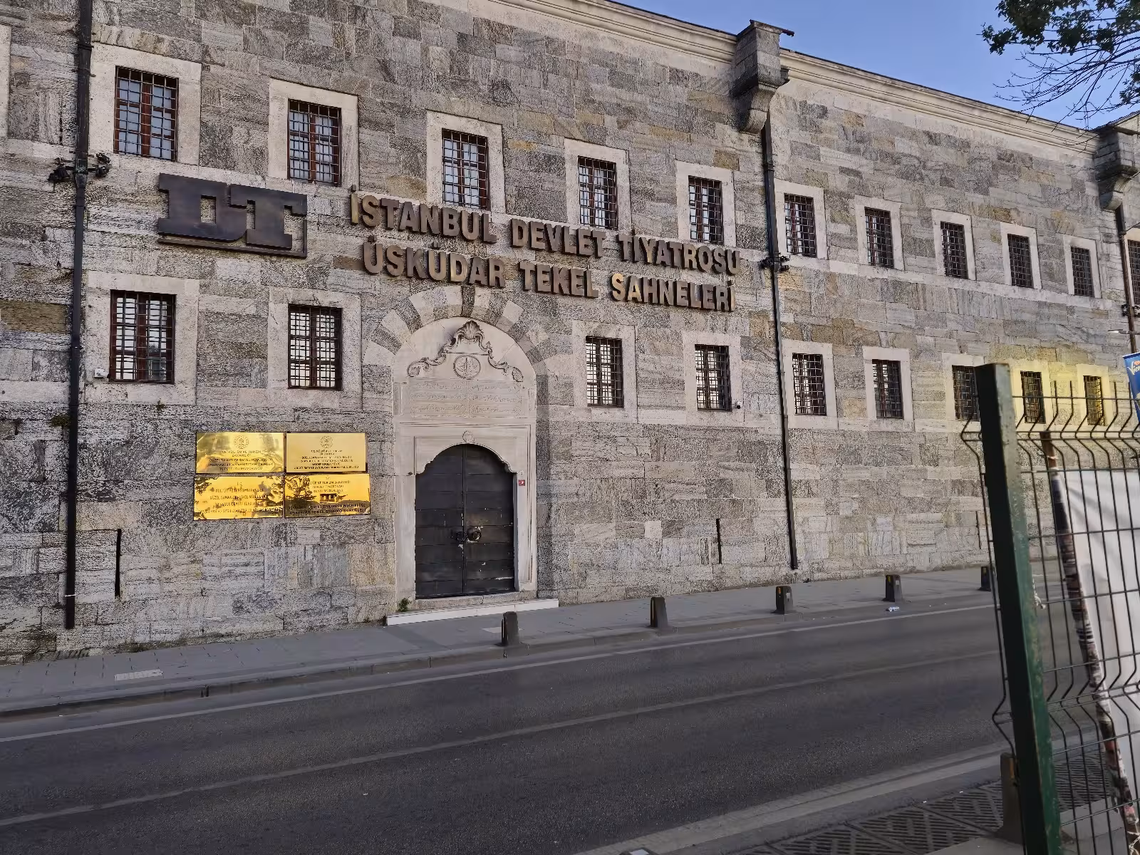 İstanbul Devlet Tiyatrosu Üsküdar Tekel Sahneleri - görsel 1