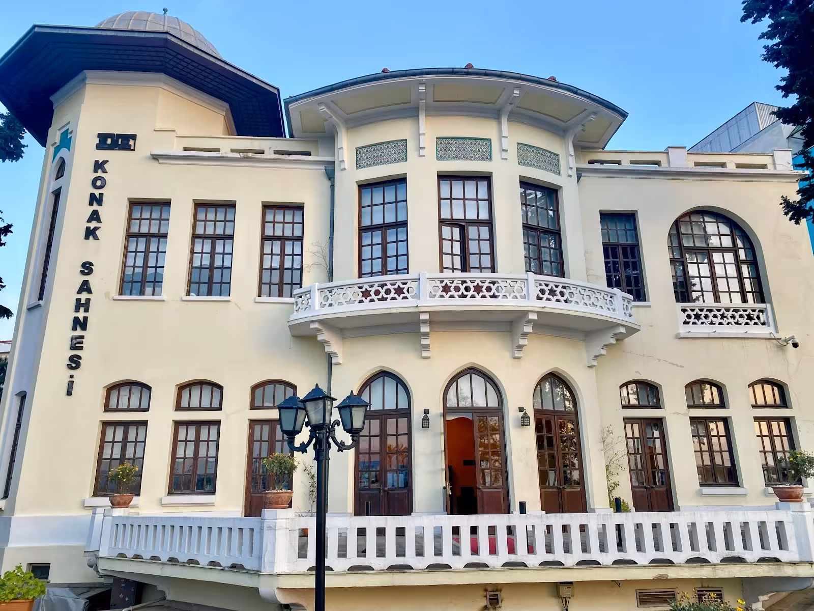 İzmir Devlet Tiyatrosu Konak Sahnesi - görsel 1
