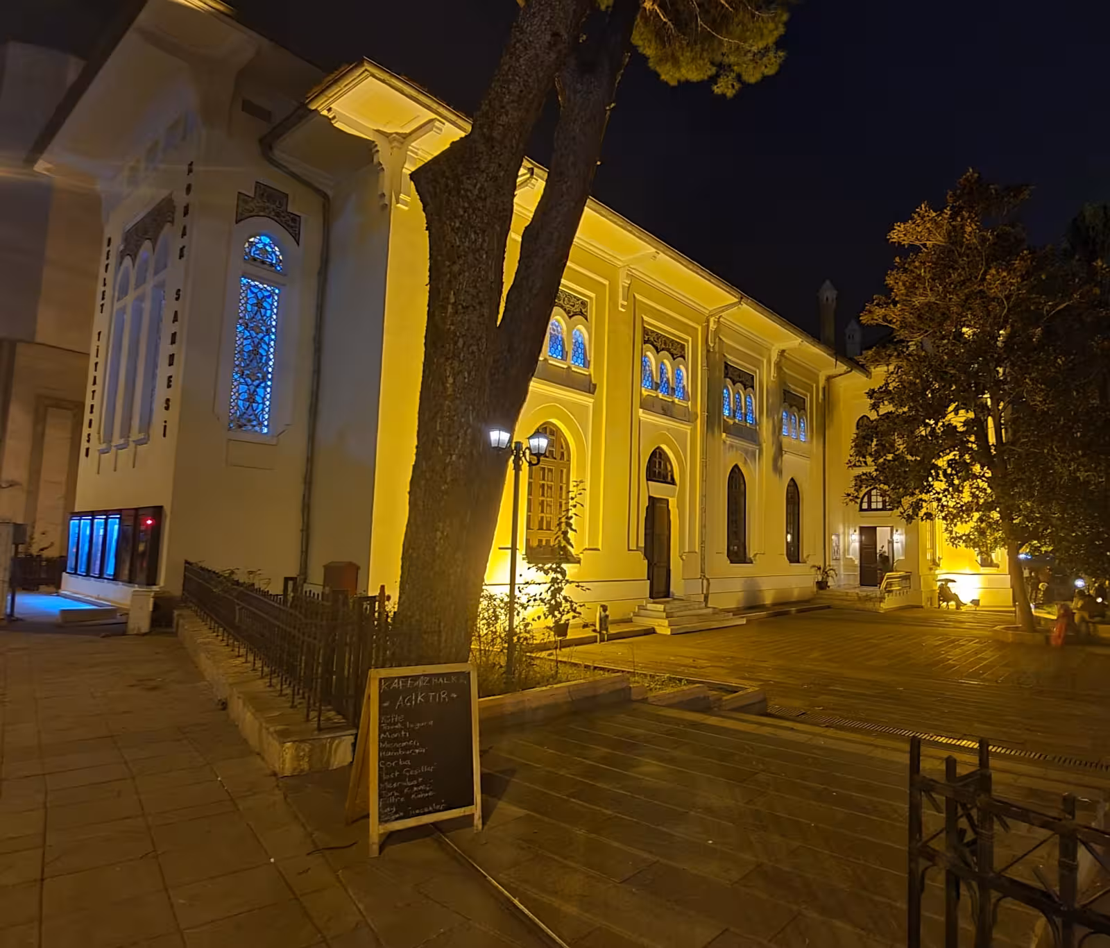 İzmir Devlet Tiyatrosu Konak Sahnesi - görsel 3