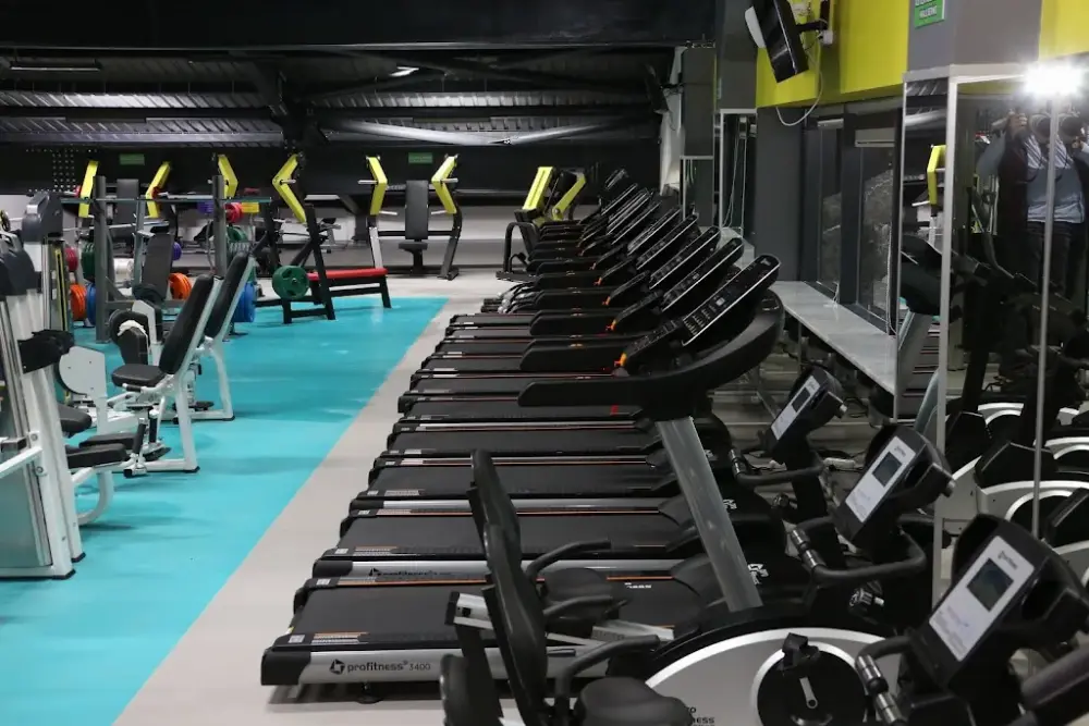 Aşkan Muhammet Yürükuslu spor Tesisi — Yüzme Havuzları, Meram · fotoğraf 2