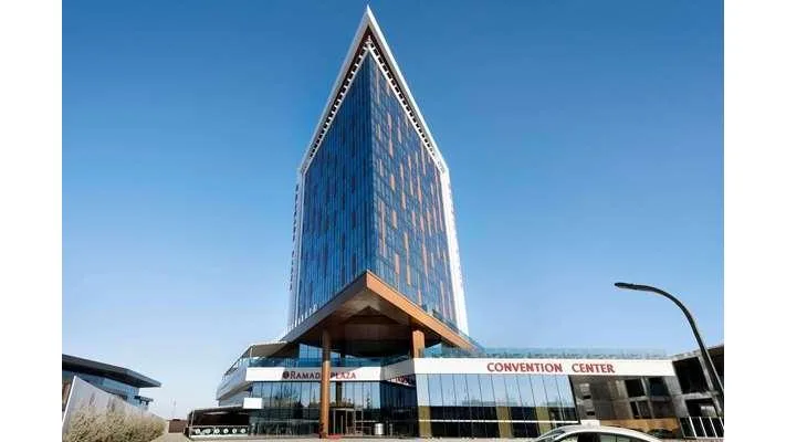 Ramada Plaza By Wyndham Konya — Yüzme Havuzları · fotoğraf 1