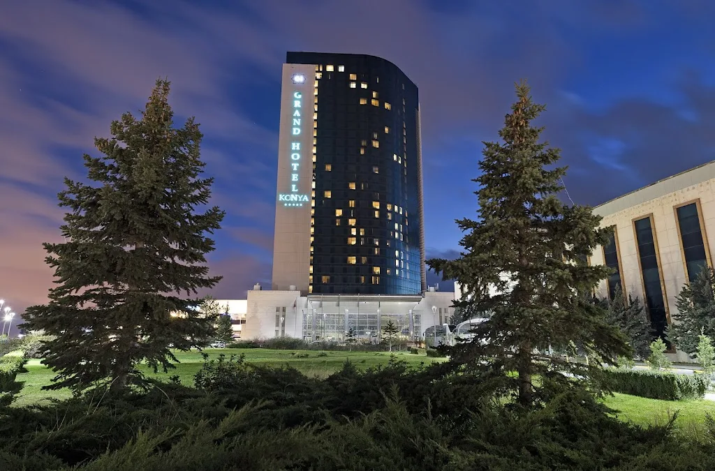 Grand Hotel Konya — Yüzme Havuzları · fotoğraf 1