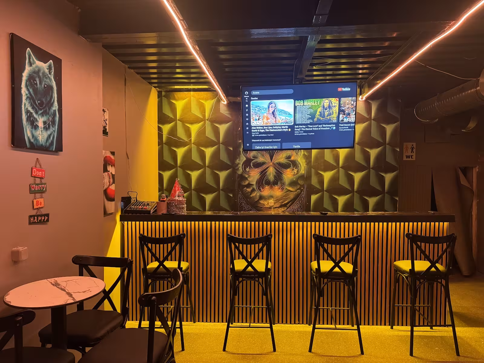 Black hookah lounge & Karaoke Bar - görsel 1