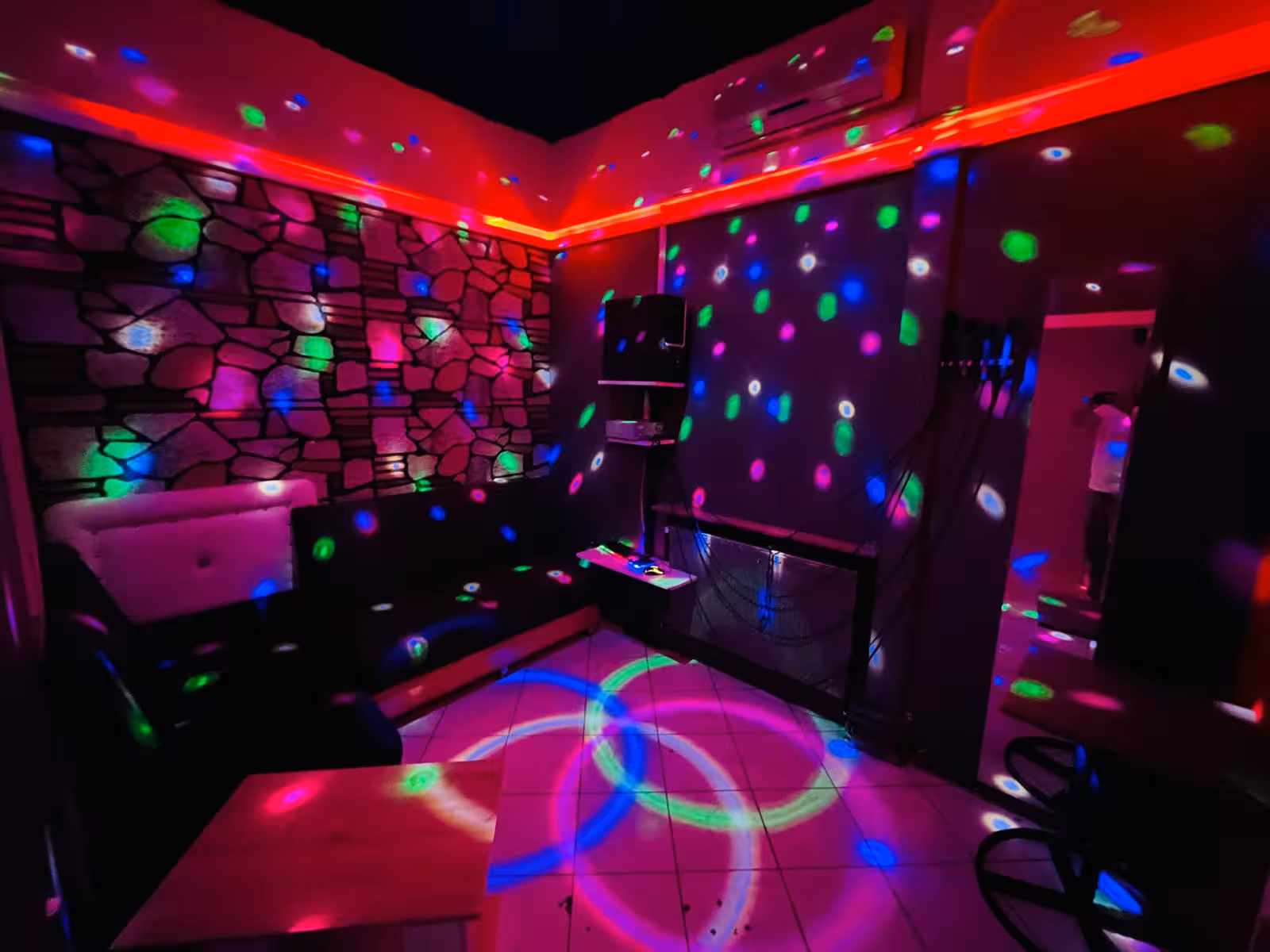 Konur Karaoke Cafe - görsel 3