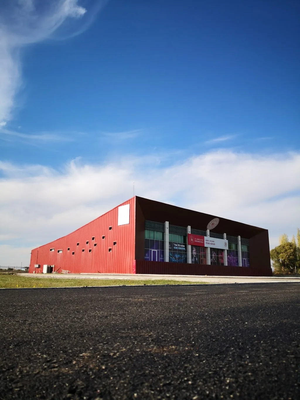 Beyşehir Yarı Olimpik Yüzme Havuzu — Yüzme Havuzları, Beyşehir · fotoğraf 1