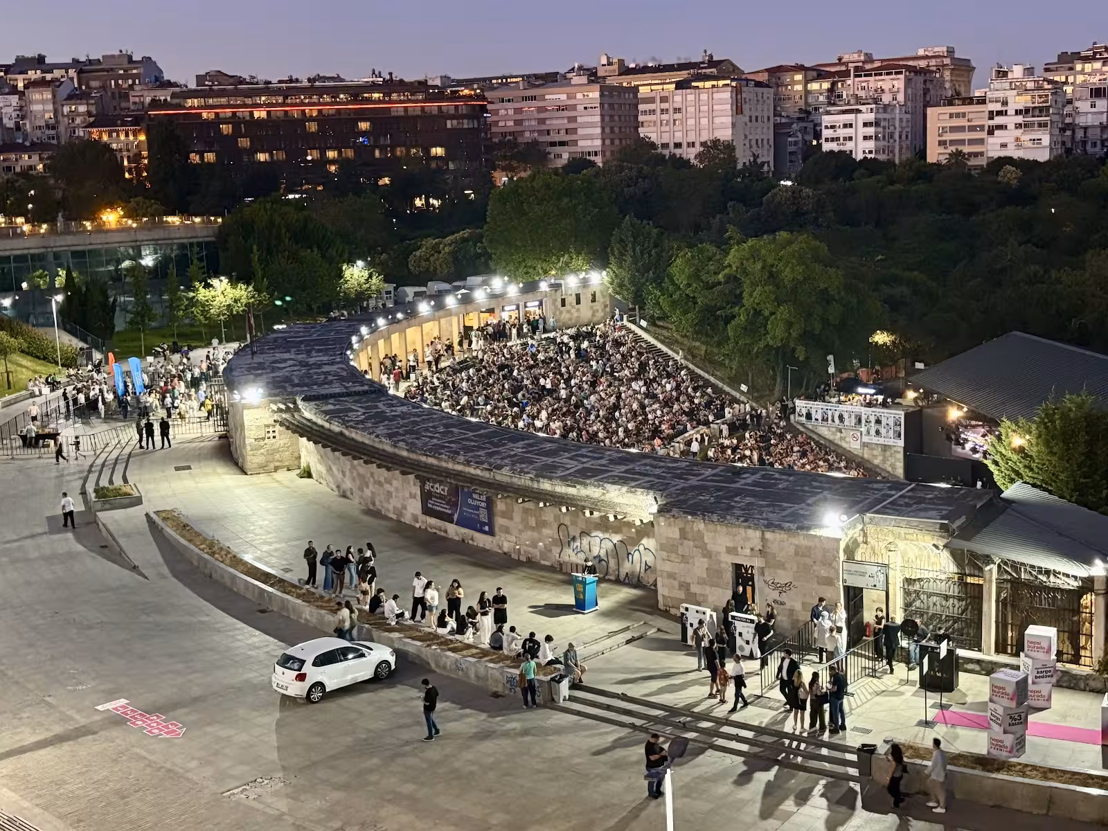 Harbiye Cemil Topuzlu Açık Hava Tiyatrosu — Konserler, Şişli · fotoğraf 5