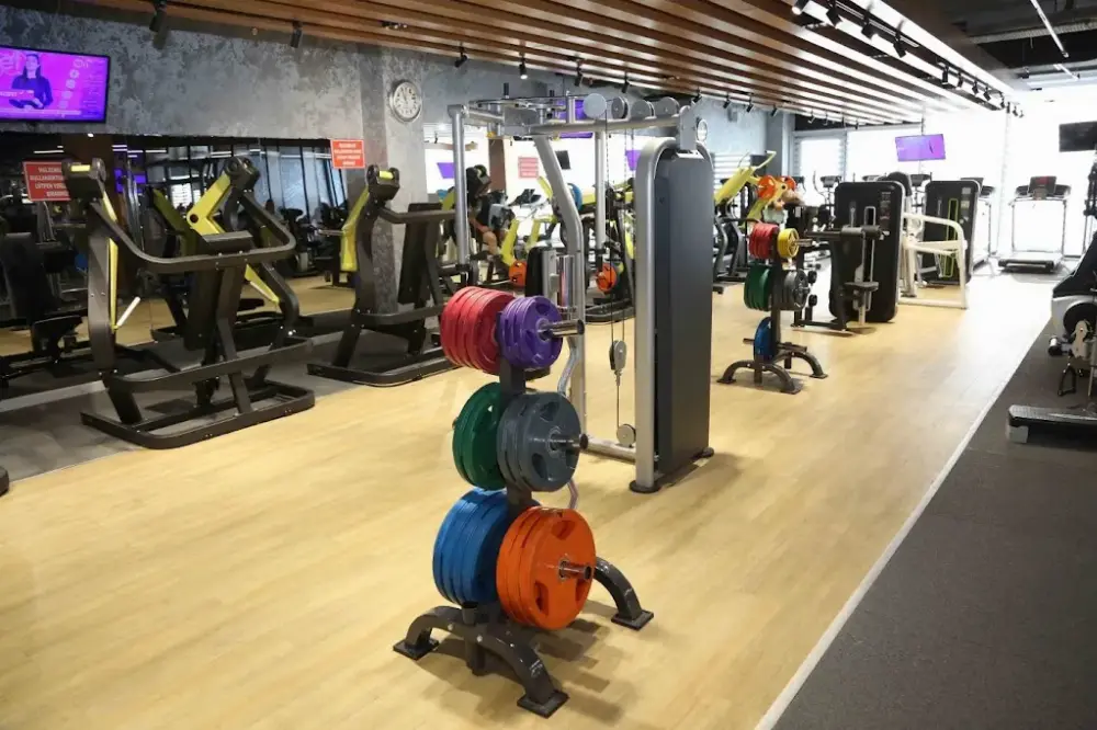 Konevi Spor Merkezi — Yüzme Havuzları, Meram · fotoğraf 3