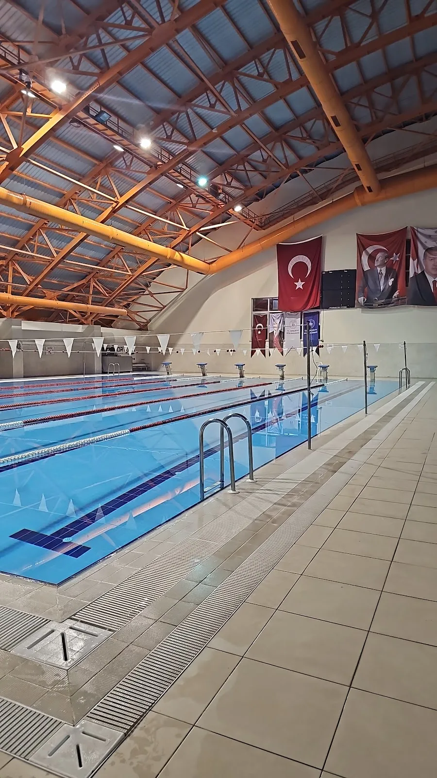 Çumra Yüzme Havuzu — Yüzme Havuzları, Çumra · fotoğraf 1