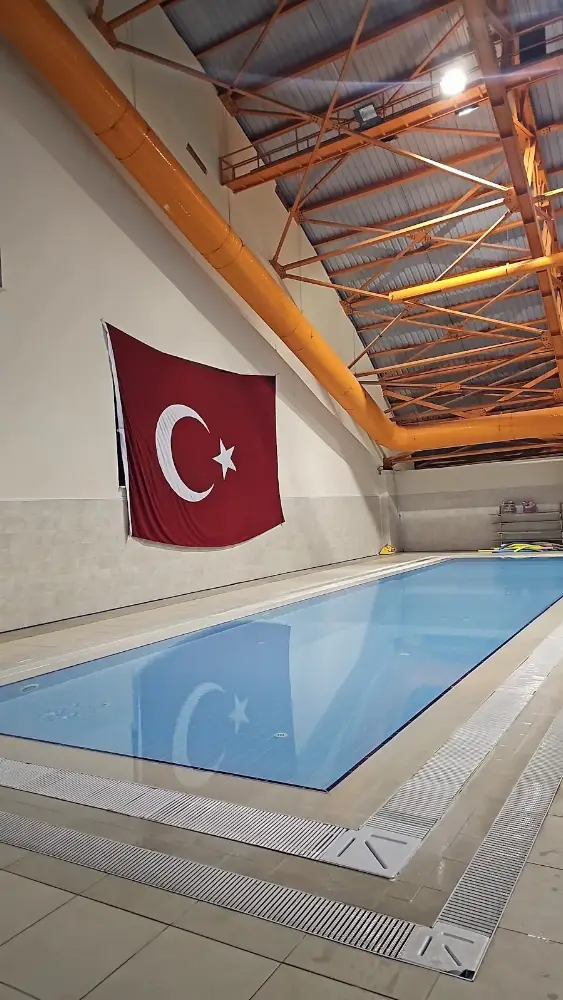 Çumra Yüzme Havuzu — Yüzme Havuzları, Çumra · fotoğraf 4