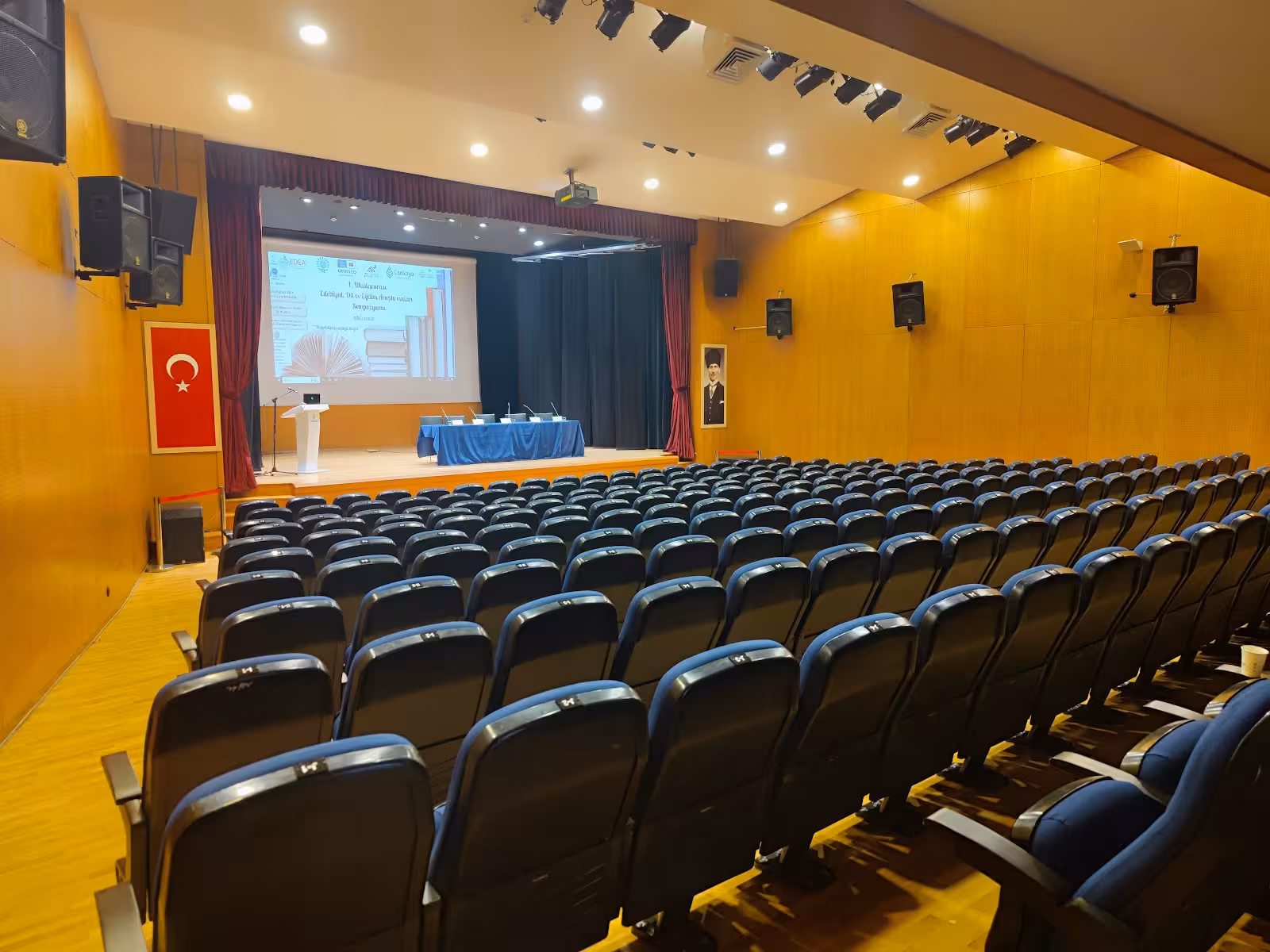 Doğan Taşdelen Çağdaş Sanatlar Merkezi — Etkinlik Salonları, Çankaya · fotoğraf 3