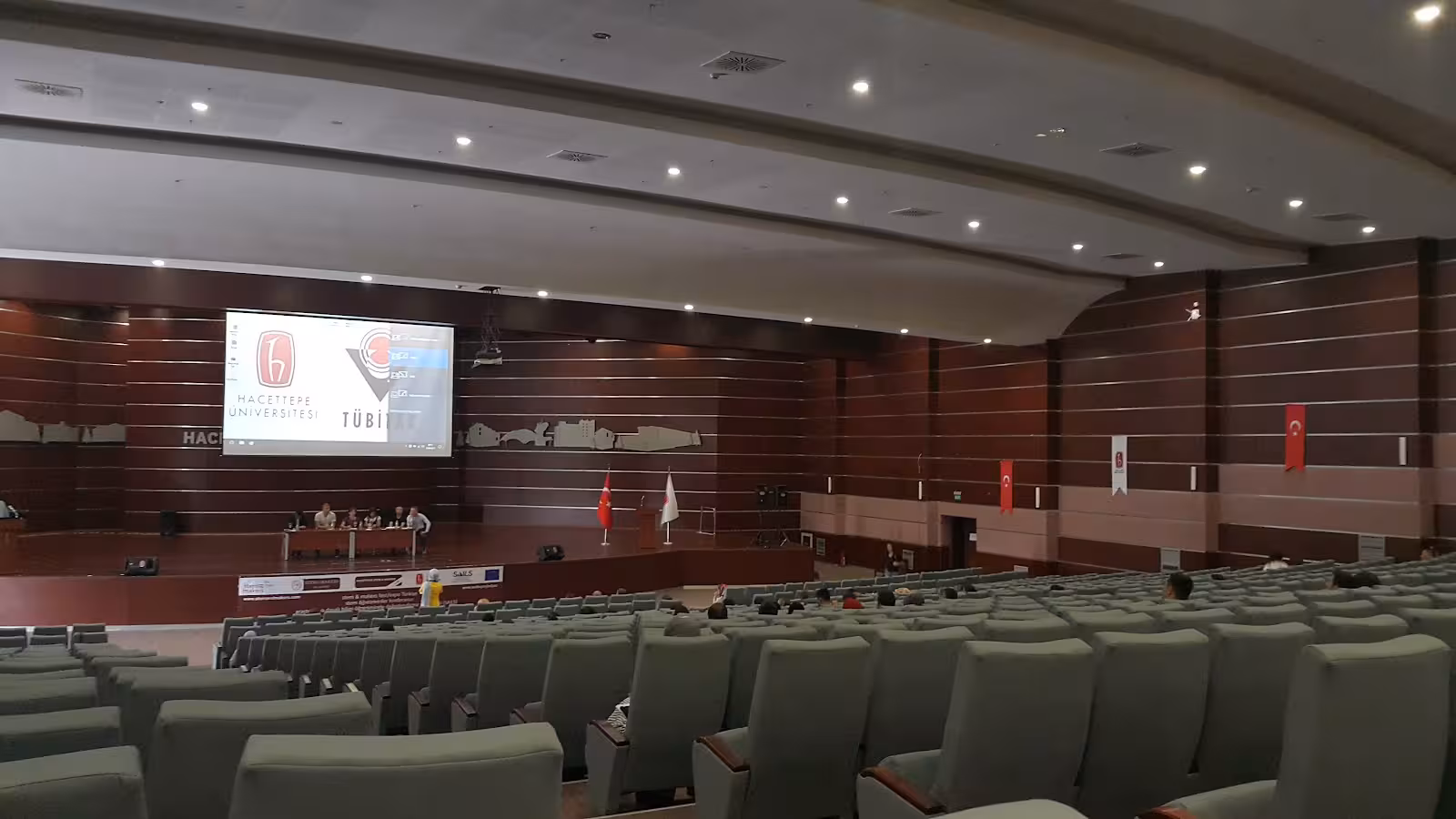 Hacettepe Üniversitesi Kongre Merkezi — Kongre Ve Konferans, Çankaya · fotoğraf 1