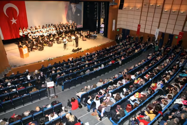 MMO Tepekule Kongre, Sergi ve İş Merkezi — Kongre Ve Konferans, Bayraklı · fotoğraf 1