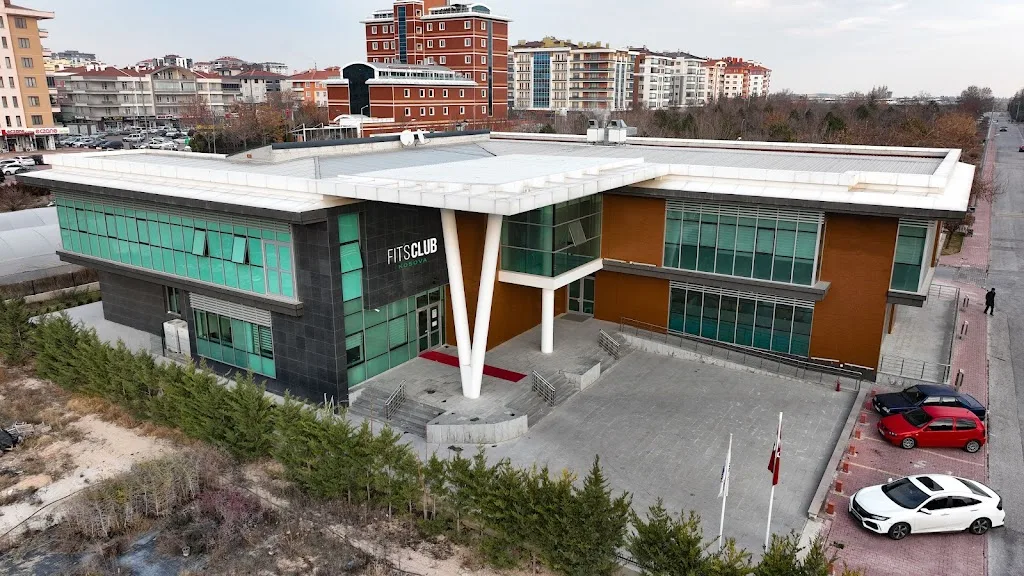 Kosova - Fit's Club — Yüzme Havuzları, Selçuklu · fotoğraf 1