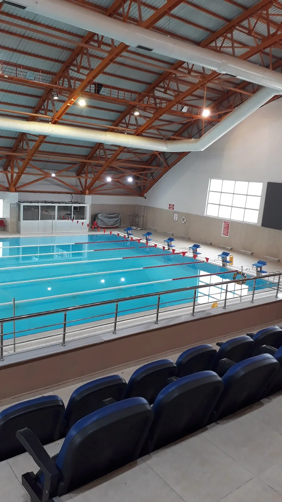 Yarı olimpik kapalı yüzme havuzu — Yüzme Havuzları, Merkez · fotoğraf 1