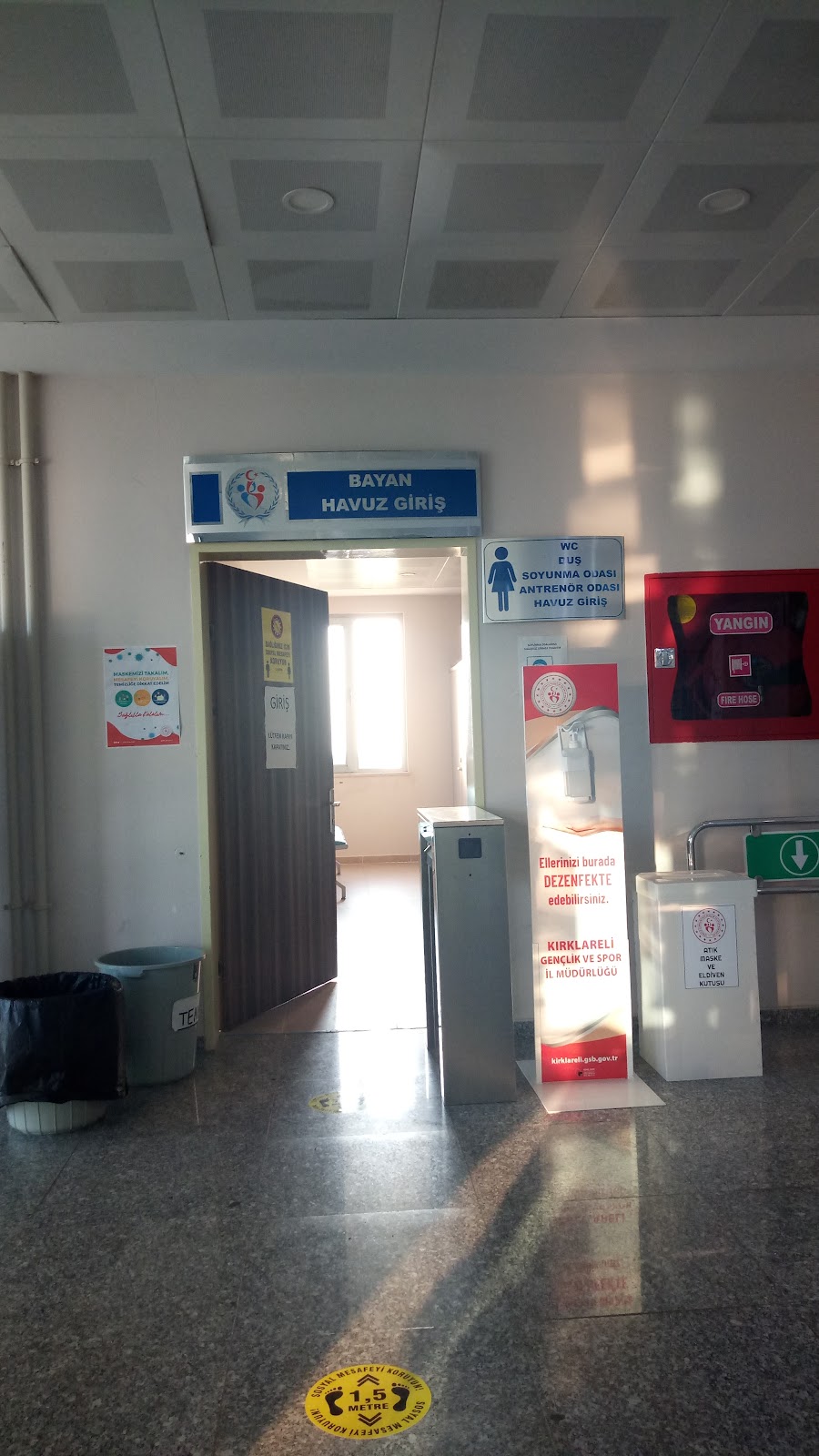 Kırklareli Kapalı Yüzme Havuzu