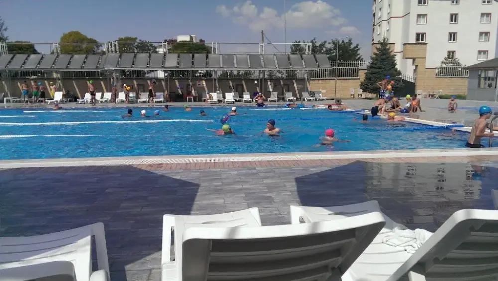 Belsin Yüzme Havuzu Ve Sosyal Tesisleri — Yüzme Havuzları, Melikgazi · fotoğraf 2
