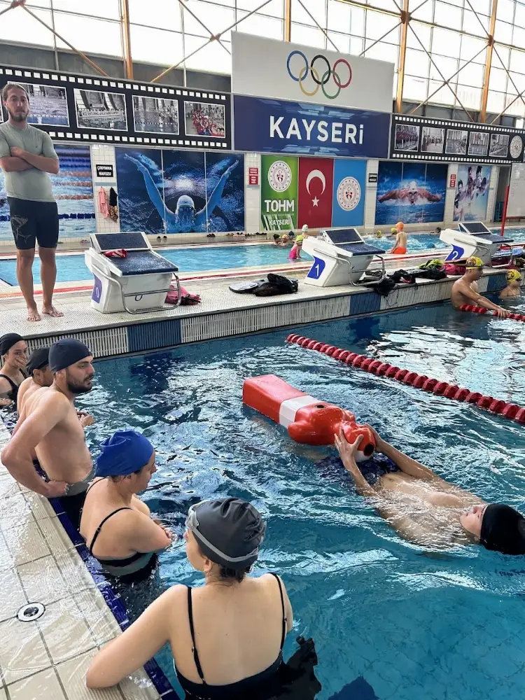 Kayseri Türkiye Sualtı Sporları Federasyonu Cankurtaran ve Dalış Eğitim Merkezi — Yüzme Havuzları, Melikgazi · fotoğraf 2