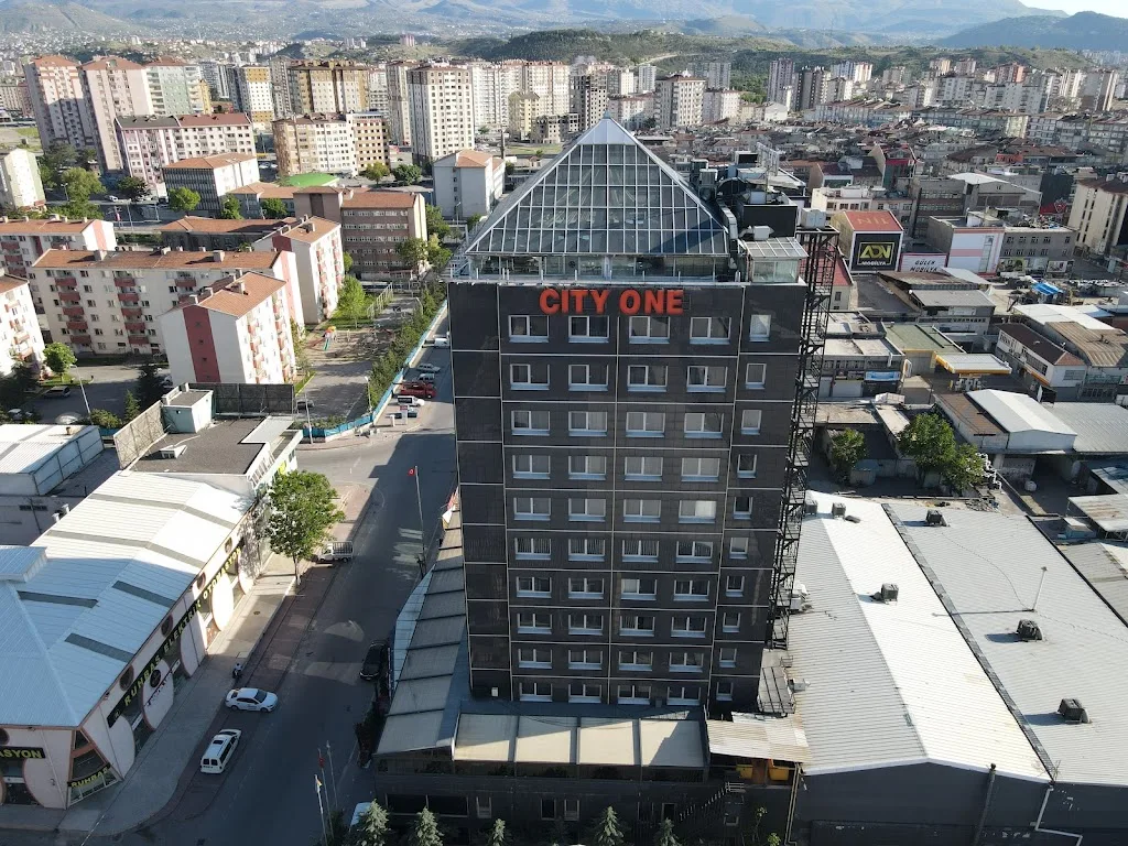 City One Hotel&Spa — Yüzme Havuzları, Kocasinan · fotoğraf 1