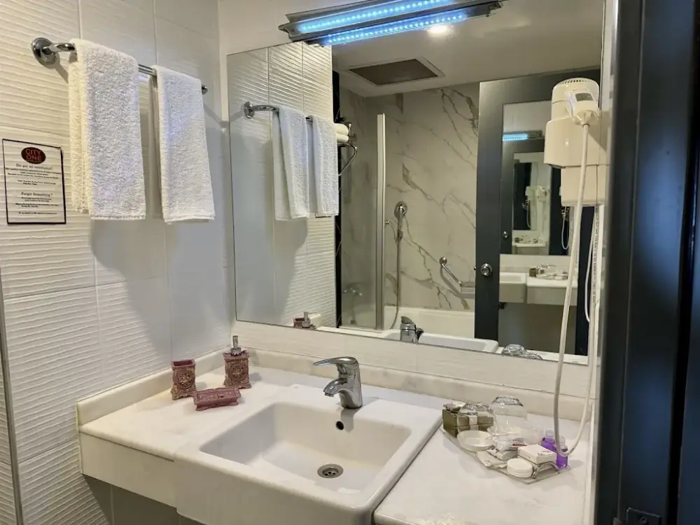 City One Hotel&Spa — Yüzme Havuzları, Kocasinan · fotoğraf 4