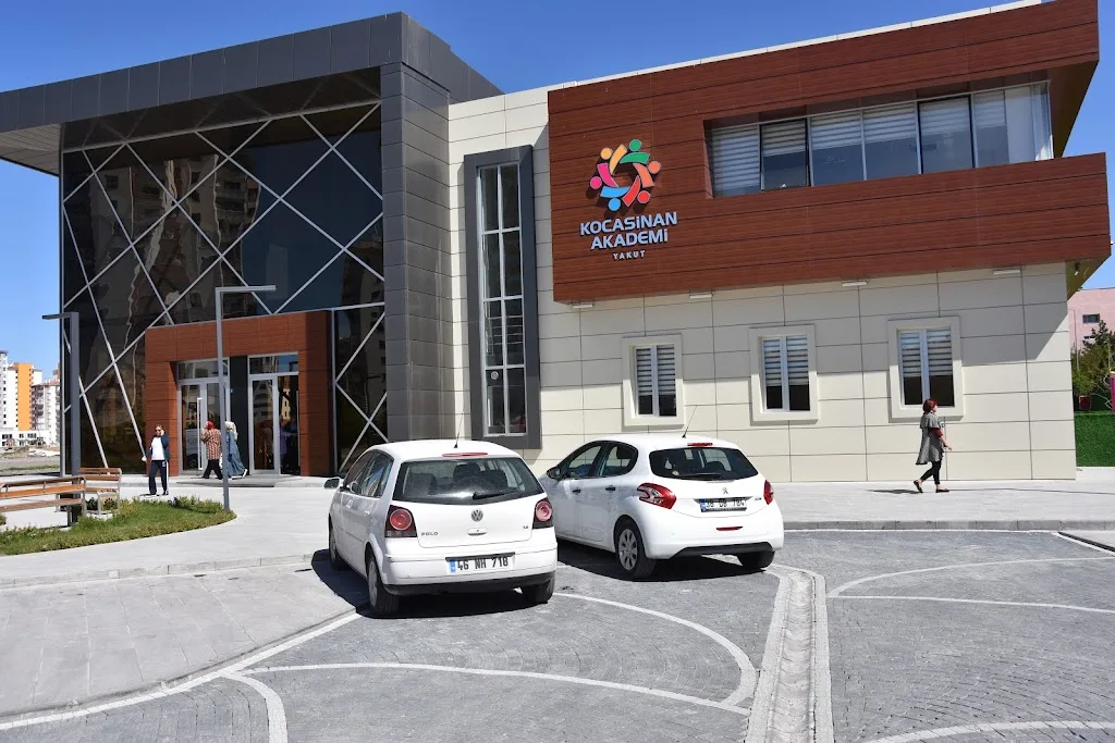 Kocasinan Akademi — Yüzme Havuzları, Kocasinan · fotoğraf 1