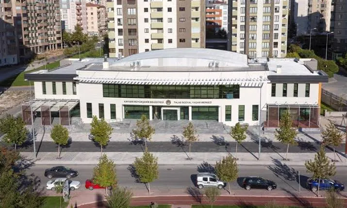Talas Sosyal Yaşam Merkezi — Yüzme Havuzları, Talas · fotoğraf 1