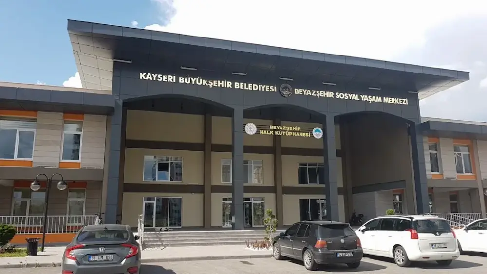 Beyazşehir Yaşam Merkezi — Yüzme Havuzları, Kocasinan · fotoğraf 2