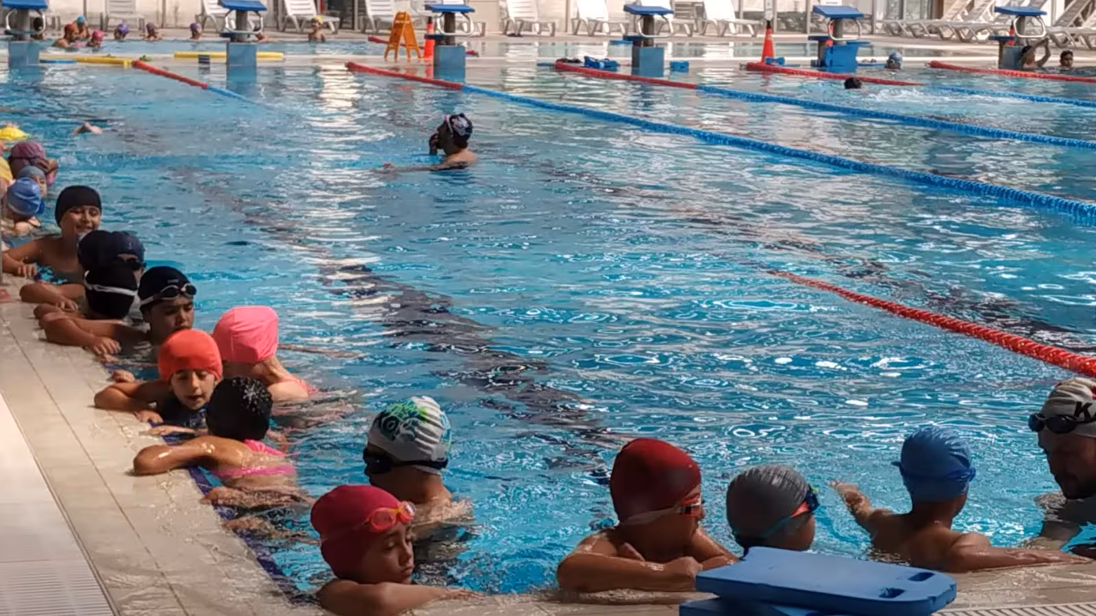 Turgut Özakman Yüzme Havuzu ve Spor Tesisi — Yüzme Havuzları, Yenimahalle · fotoğraf 3