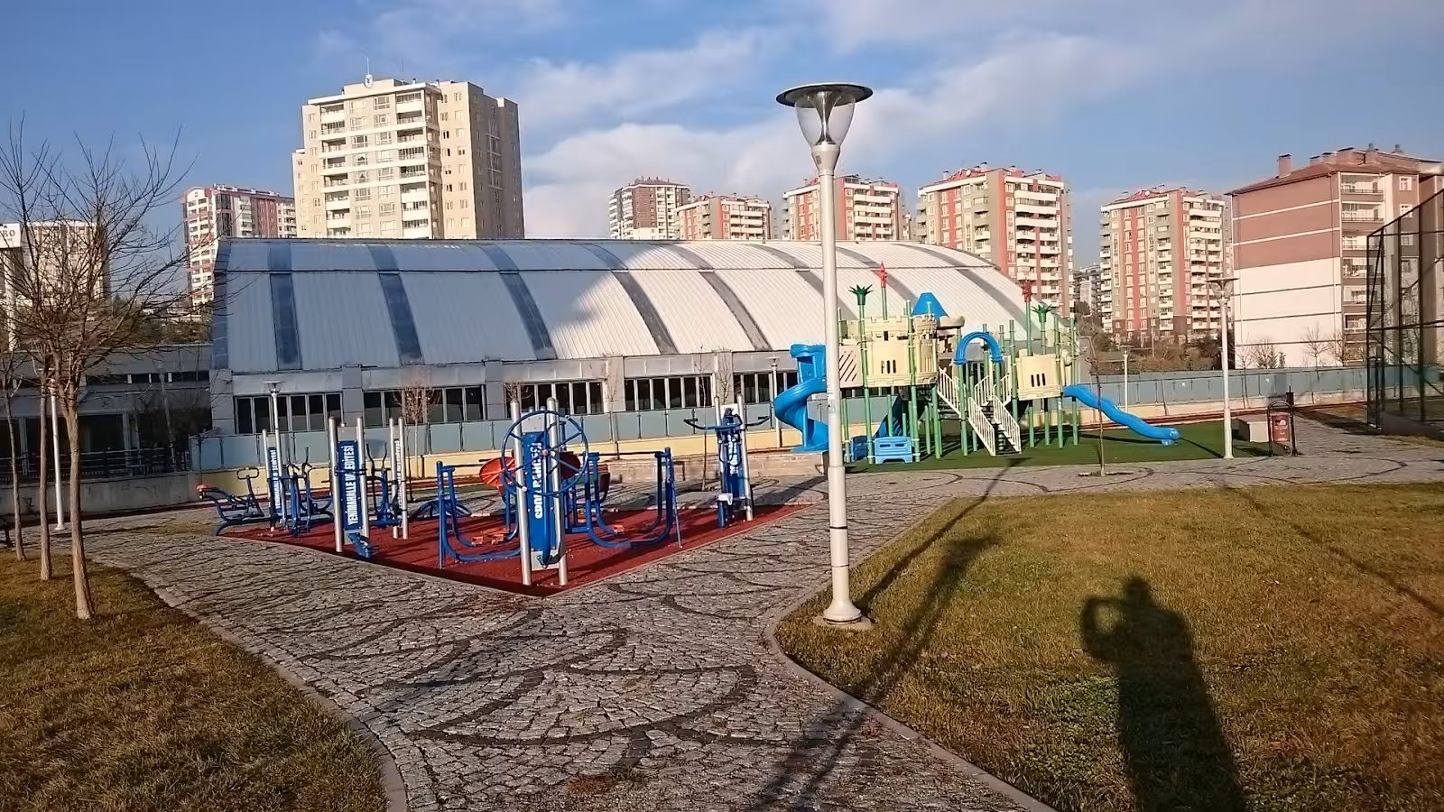 Turgut Özakman Yüzme Havuzu ve Spor Tesisi — Yüzme Havuzları, Yenimahalle · fotoğraf 4