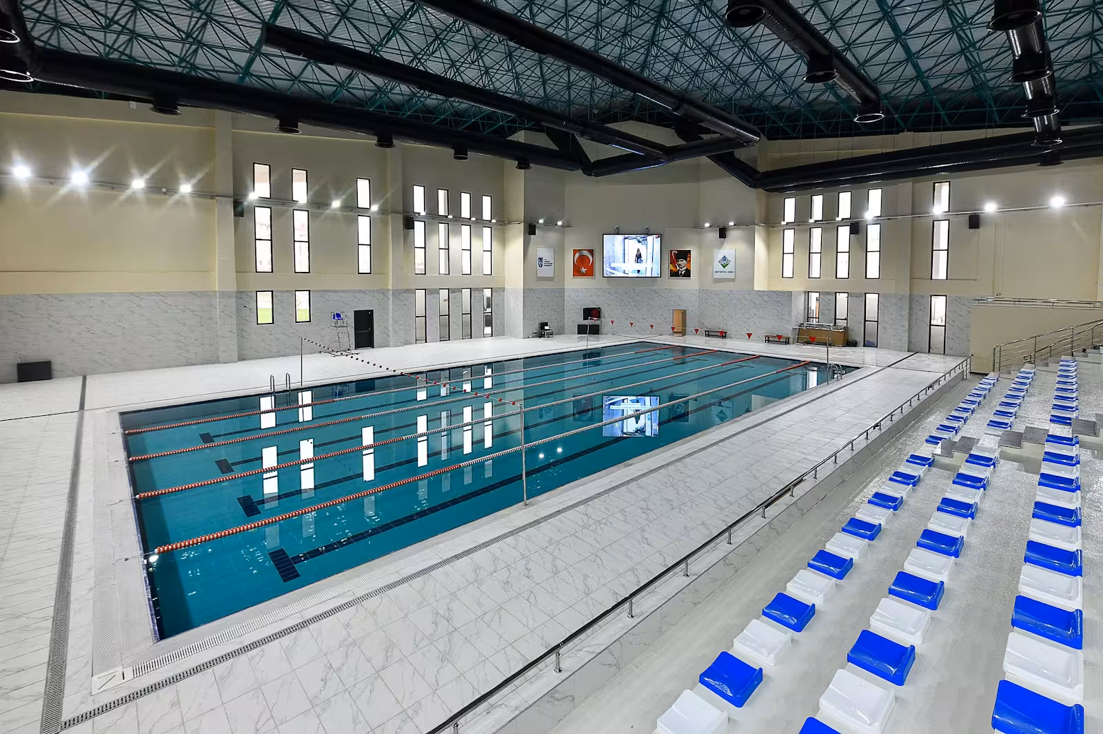 ANKARA BÜYÜKŞEHİR BELEDİYESİ ATATÜRK YÜZME HAVUZU VE SPOR KOMPLEKSİ — Yüzme Havuzları · fotoğraf 2