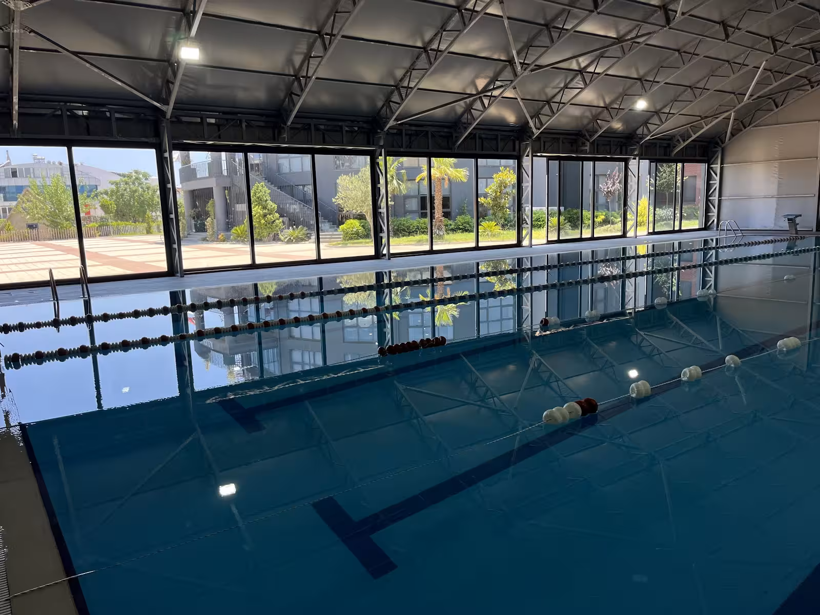 Akdeniz Doğa Spor Kulübü Yüzme Havuzu — Yüzme Havuzları, Konyaaltı · fotoğraf 1