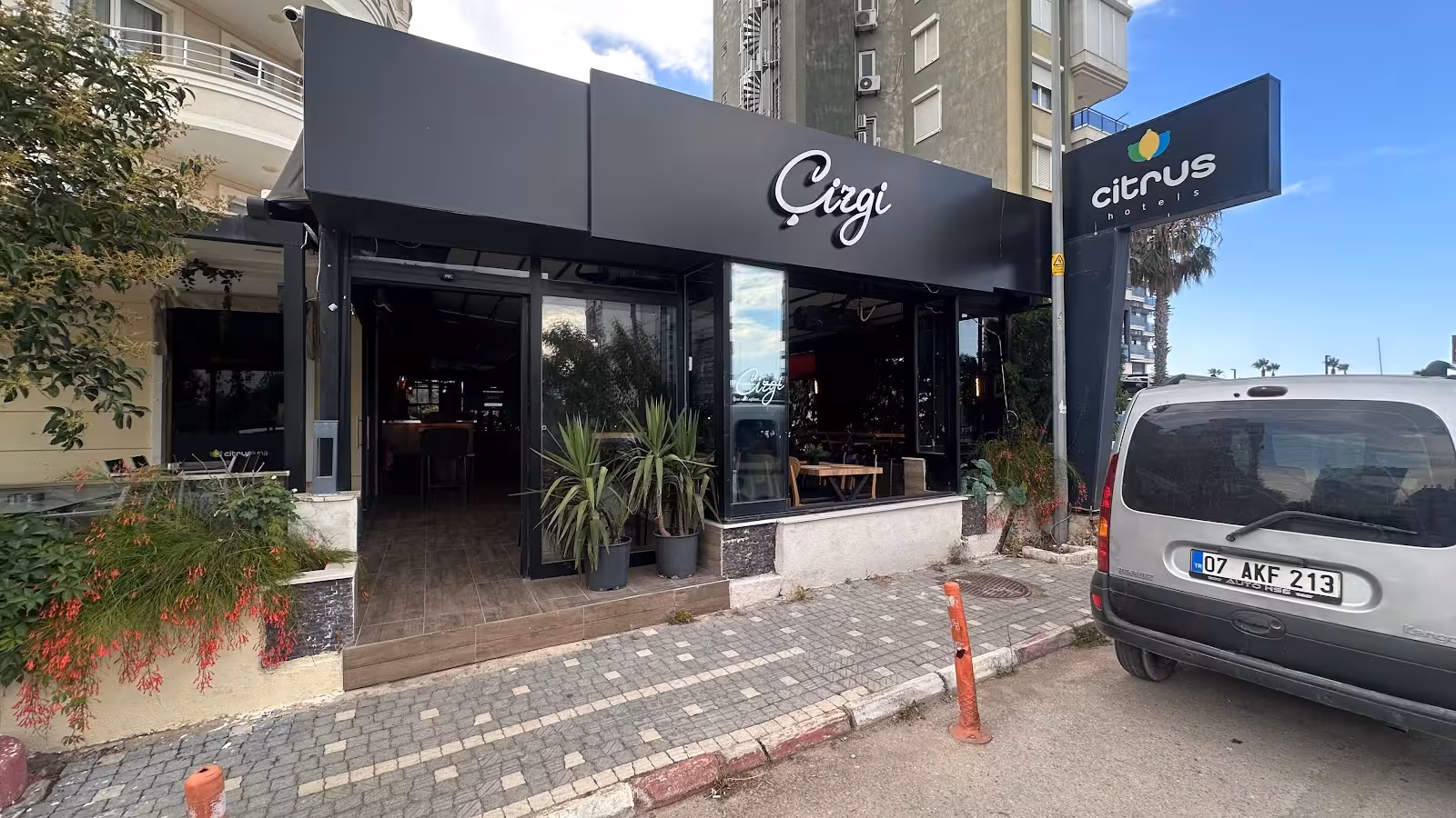 Çizgi Resto & Pub — Yüzme Havuzları, Konyaaltı · fotoğraf 1