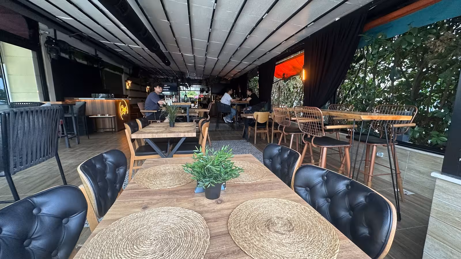 Çizgi Resto & Pub — Yüzme Havuzları, Konyaaltı · fotoğraf 3