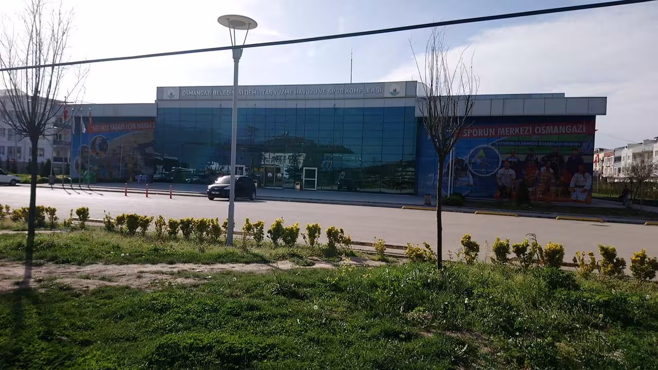 Osmangazi Belediyesi Demirtaş Yüzme Havuzu — Yüzme Havuzları, Osmangazi · fotoğraf 2