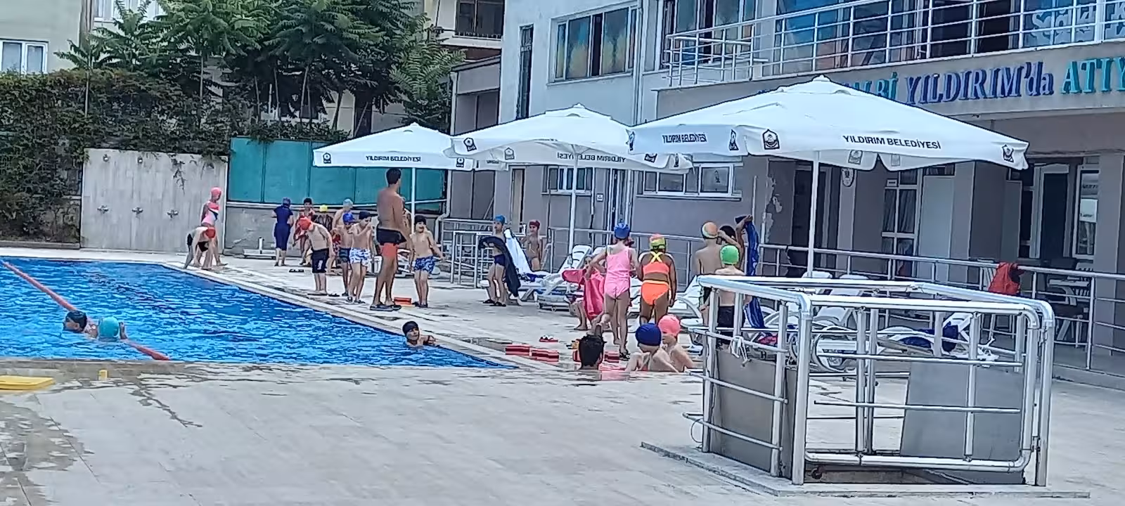 Dr. Sadık Ahmet Yüzme Havuzu — Yüzme Havuzları, Yıldırım · fotoğraf 2