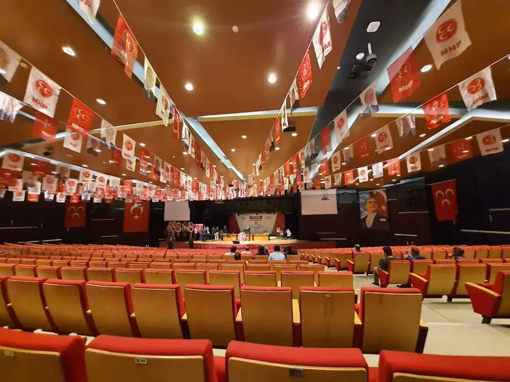 Kadir Has Kongre Merkezi Spor Salonu — Yüzme Havuzları, Kocasinan · fotoğraf 2