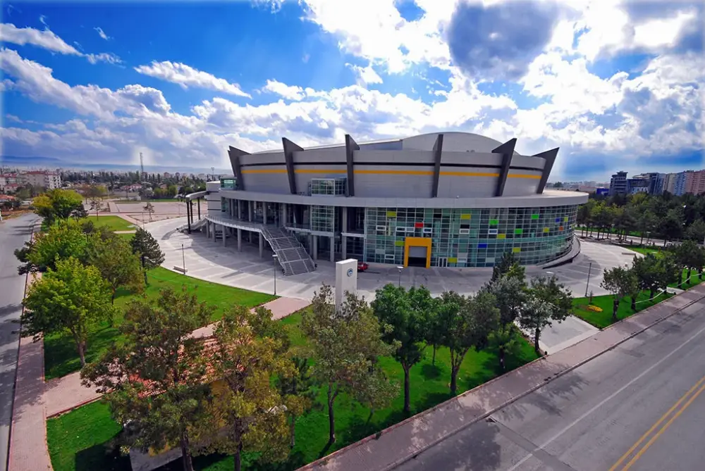 Kadir Has Kongre Merkezi Spor Salonu — Yüzme Havuzları, Kocasinan · fotoğraf 3