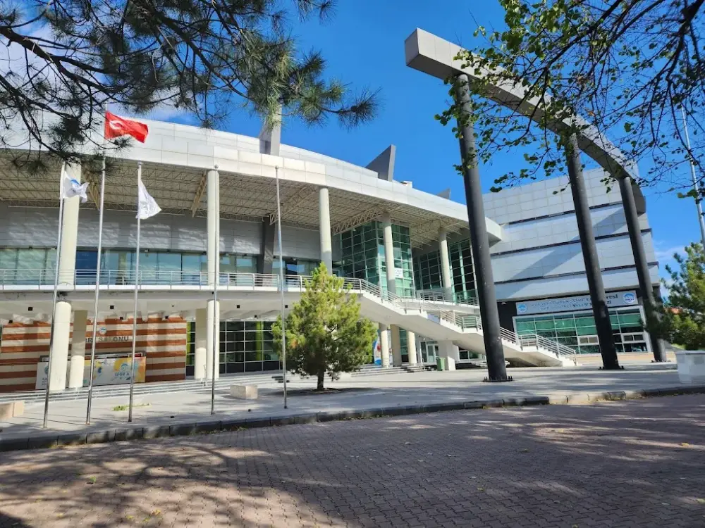 Kadir Has Kongre Merkezi Spor Salonu — Yüzme Havuzları, Kocasinan · fotoğraf 4