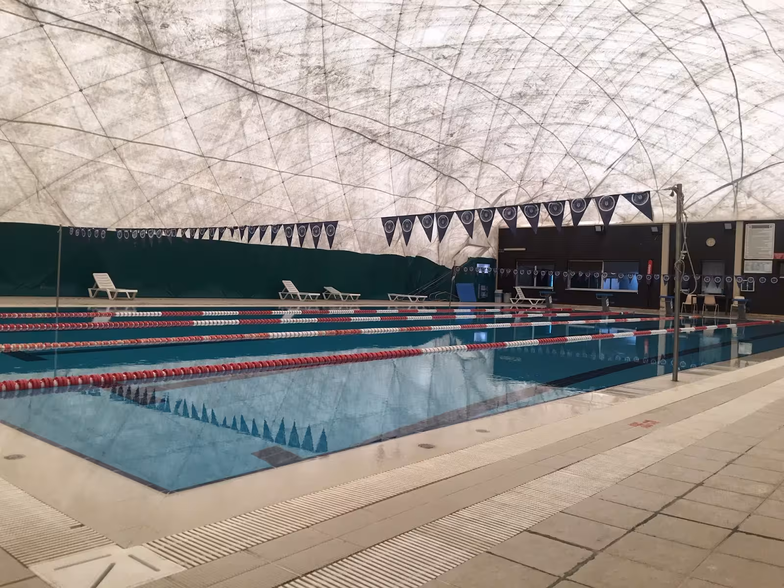 Bursa Büyükşehir Belediyesi Gençlik ve spor Hizmetleri Dairesi Başkanlığı Fethiye Yüzme Havuzu — Yüzme Havuzları · fotoğraf 2