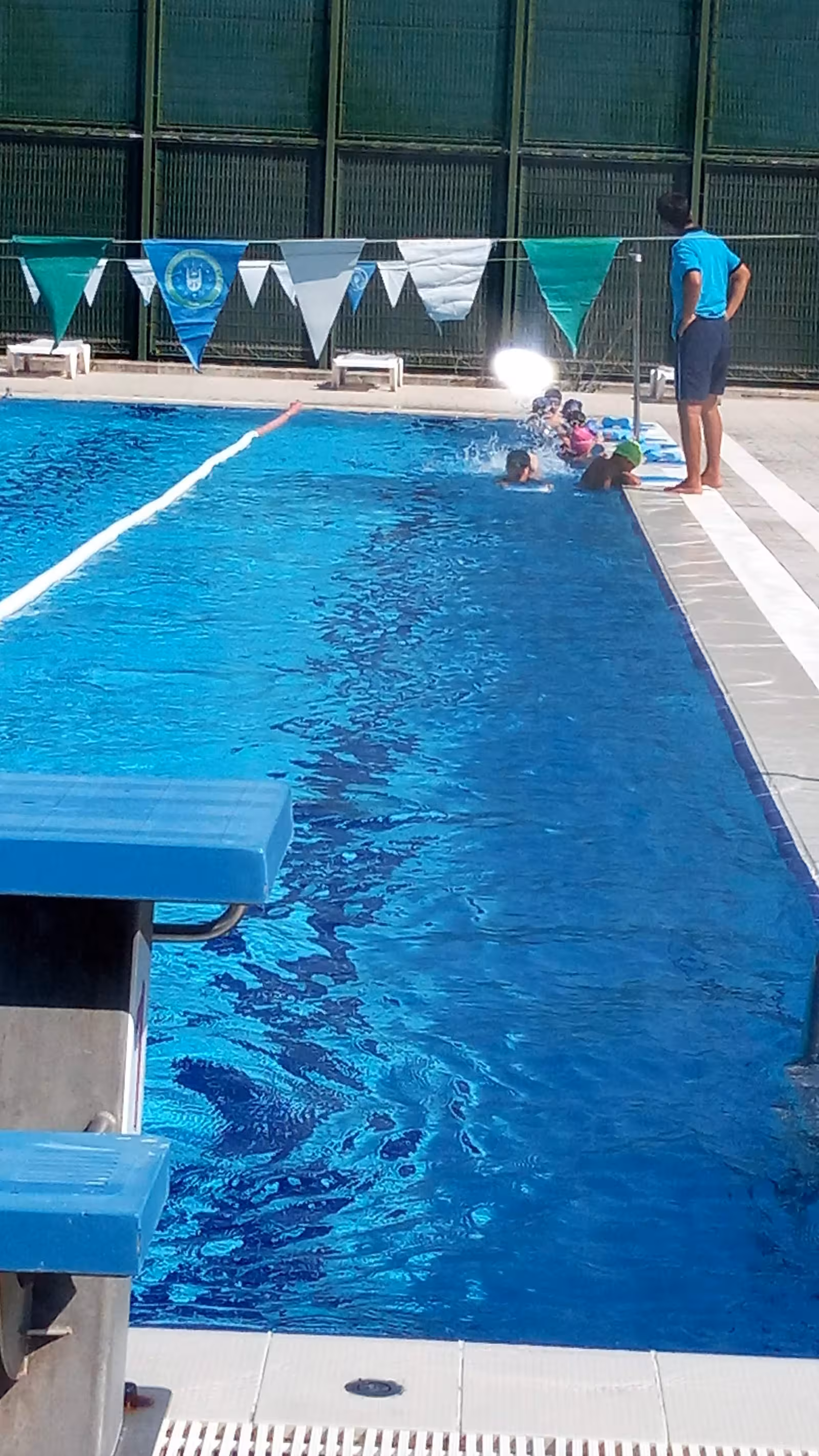 Bursa Büyükşehir Belediyesi Gençlik ve spor Hizmetleri Dairesi Başkanlığı Fethiye Yüzme Havuzu — Yüzme Havuzları · fotoğraf 3
