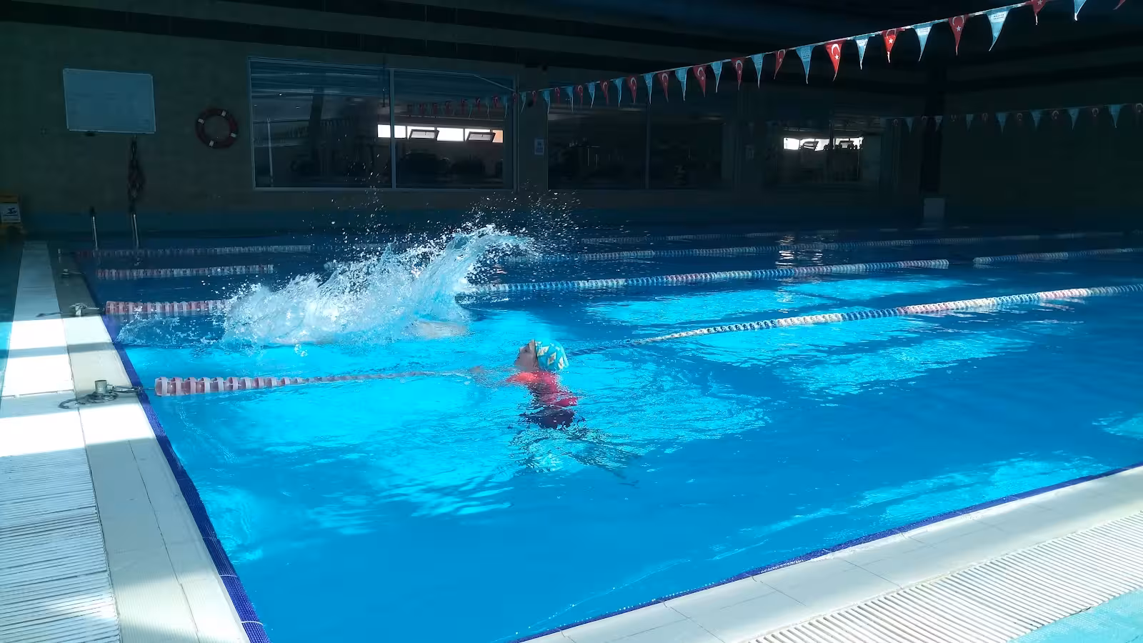 Çalı Kapalı Yüzme Havuzu — Yüzme Havuzları · fotoğraf 2