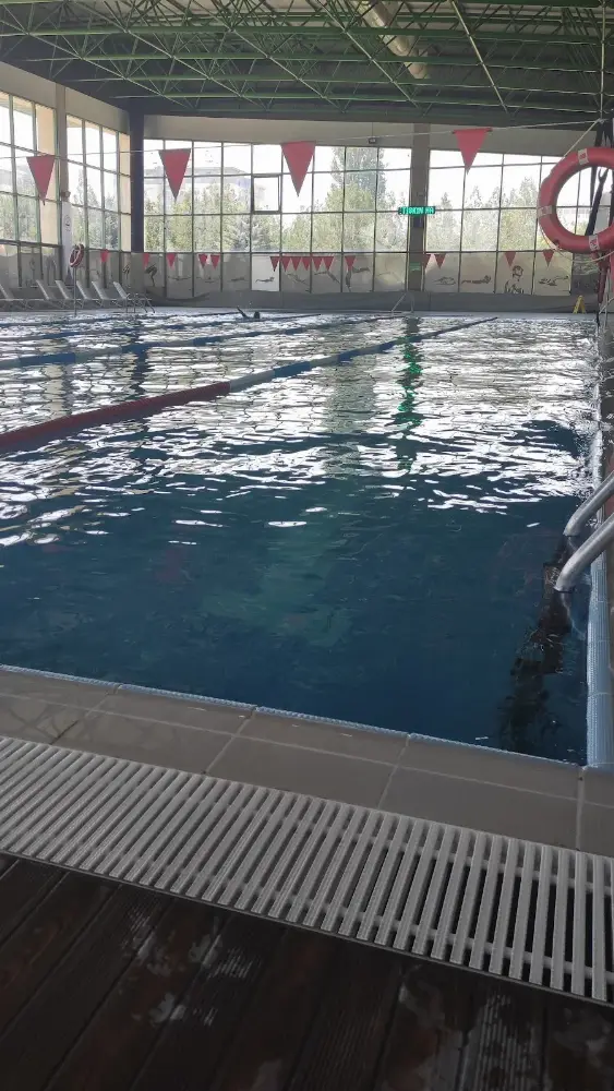 25. Yıl kapalı yüzme havuzu sauna gym spor salonu — Yüzme Havuzları, Melikgazi · fotoğraf 4